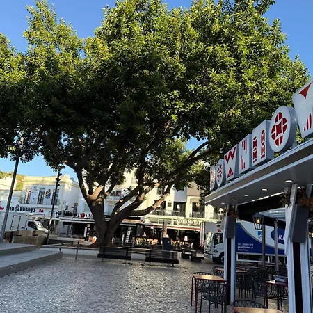 The Downtown Αλμπουφέιρα